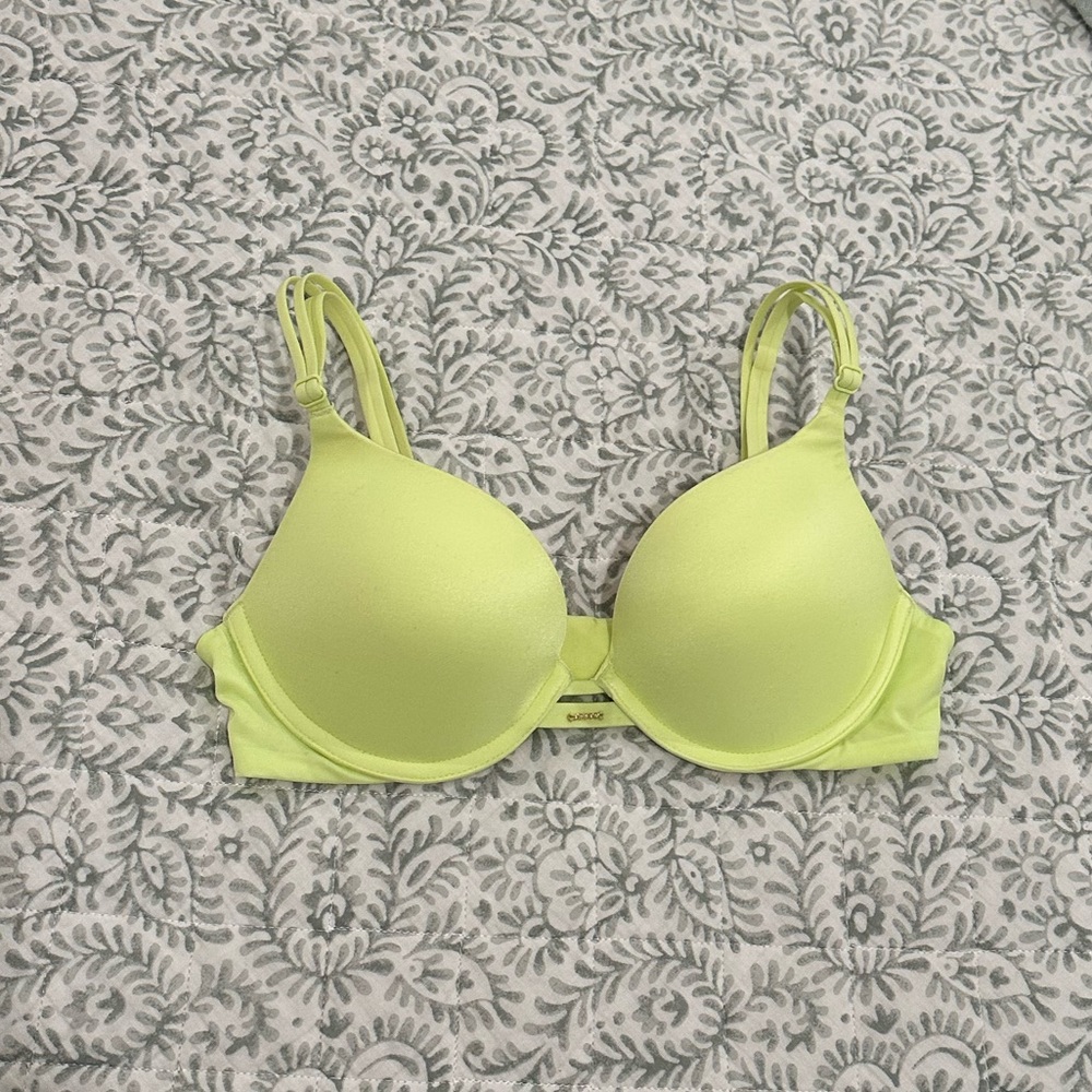 Victoria’s Secret ‘Very Sexy’ push up bra in neon yellow. Worn once!